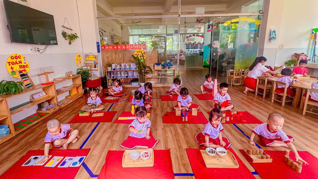 HOẠT ĐỘNG TỰ DO VỚI GIÁO CỤ