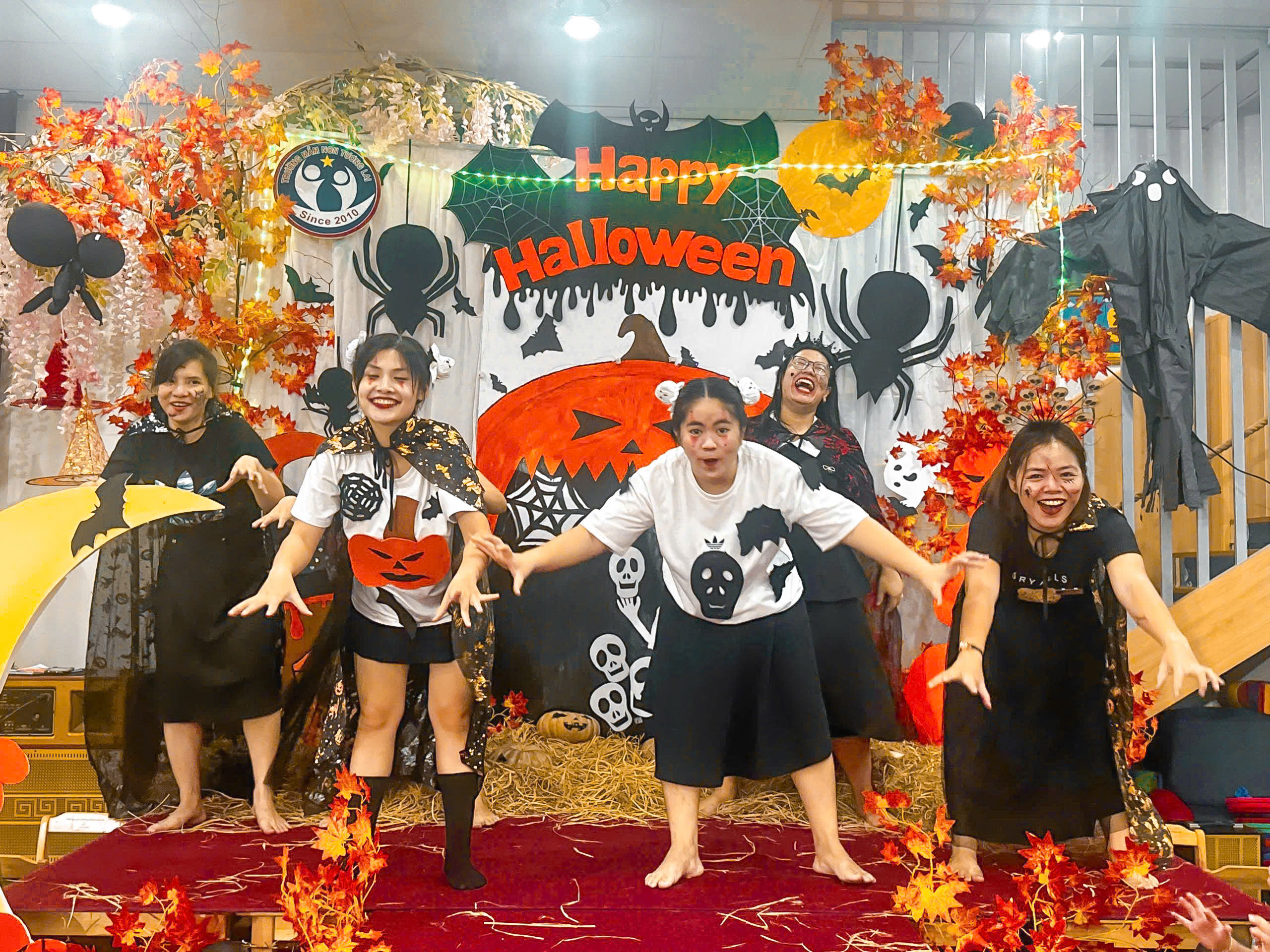 HALLOWEEN CÙNG CÔ GIÁO