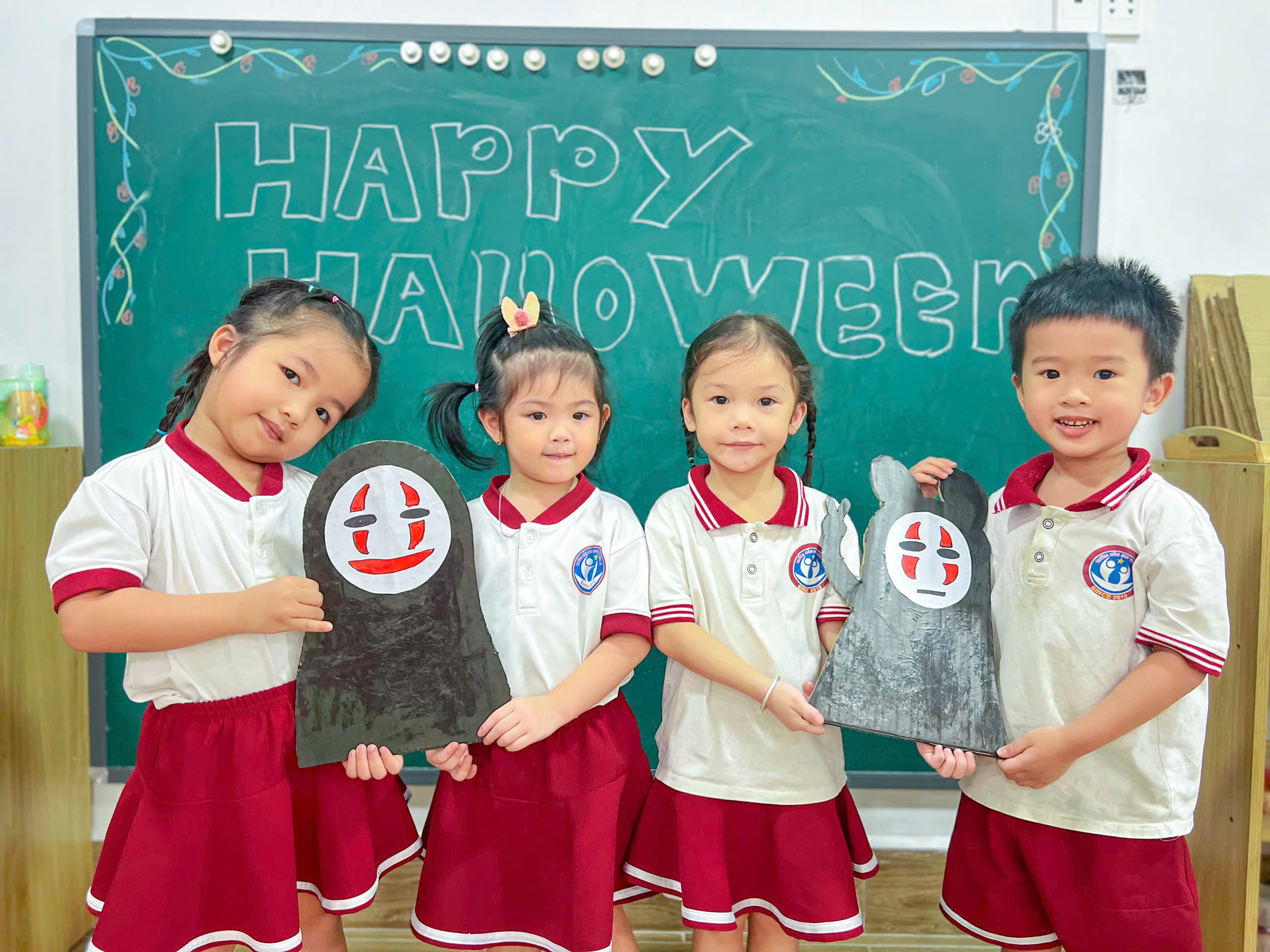 TRẢI NGHIỆM: TẠO HÌNH HALLOWEEN