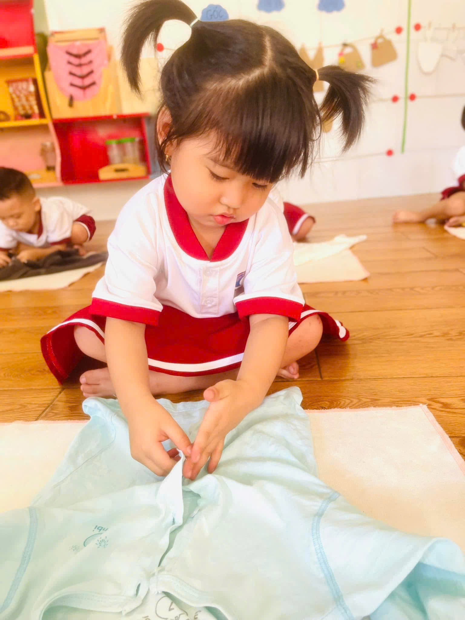 KỸ NĂNG CÀI CÚC ÁO